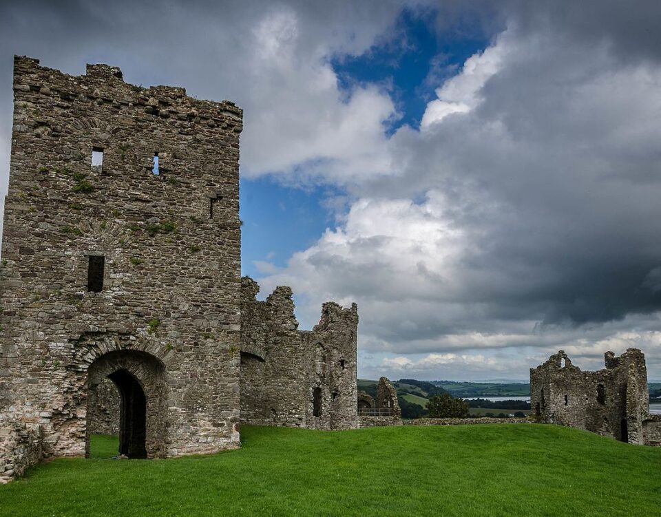 Llansteffan_Castle_Llansteffan